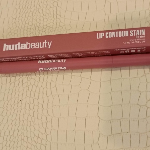 HUDA ROSEWOOD LIP STAIN - Picture 2 of 3
